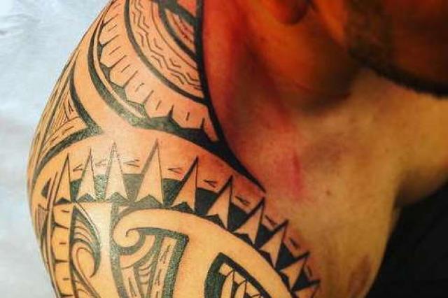 Эскизы тату в полинезийском стиле на предплечье